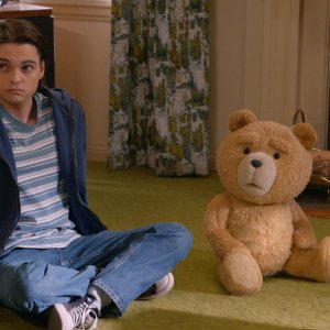 Max Burkholder è un giovane Mark Wahlberg in Ted