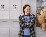 Ted, recensione della serie Netflix: lo sboccato orsacchiotto torna e fa ancora ridere
