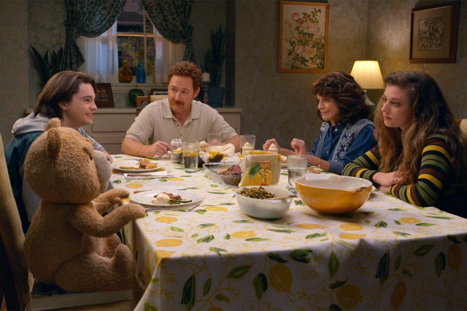Ted Scena Gruppo Cena Famiglia Serie Tv Netflix