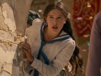 Millie Bobby Brown e le sue unghie perfette in Enola Holmes 3 scatenano i commenti ironici online