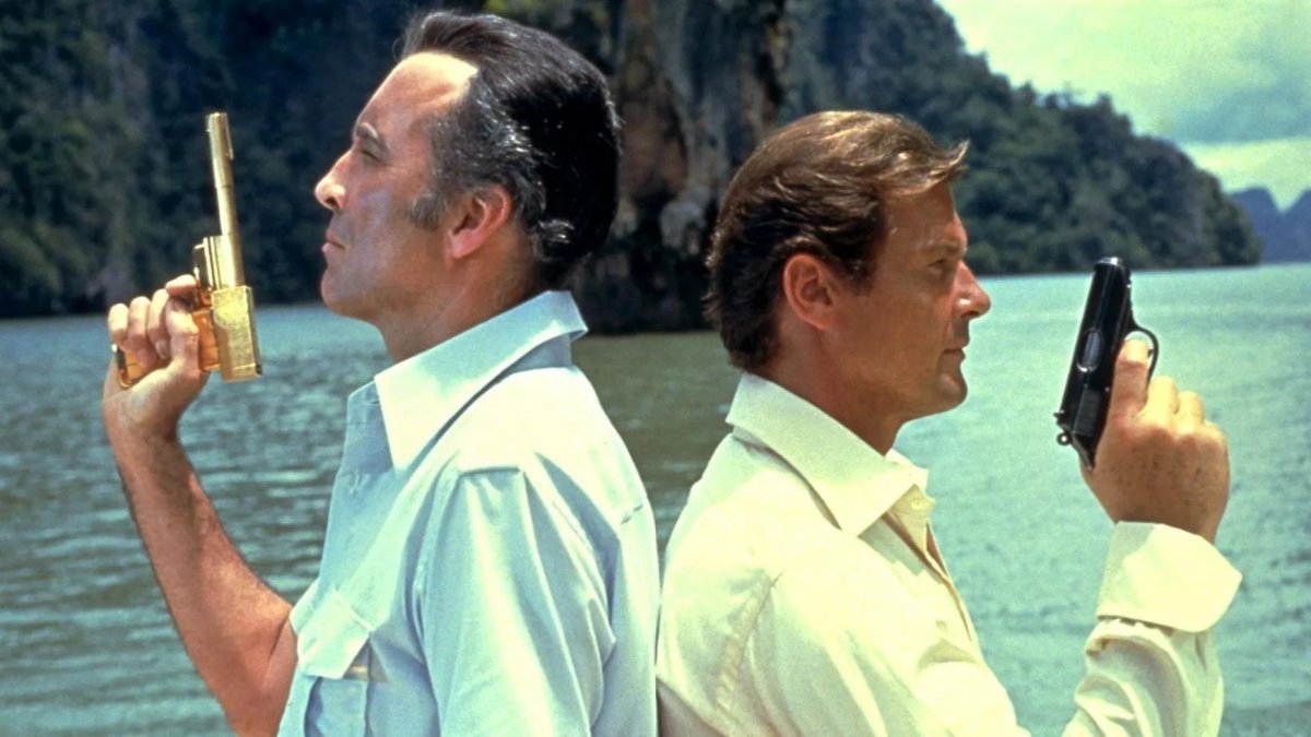 007 l uomo dalla pistola d oro quell assurdo dettaglio che ha infranto la regola d oro di bond