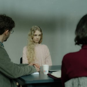 Illusione: Michele Riondino, Angelina Andrei e Jasmine Trinca in una scena del film