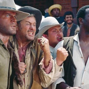 I quattro dell'Ave Maria: Terence Hill e Brock Peters in un scena