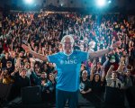John C. McGinley e il Dr. Cox: 'Siamo entrambi 'danneggiati', ma lui non sa di essere vulnerabile'
