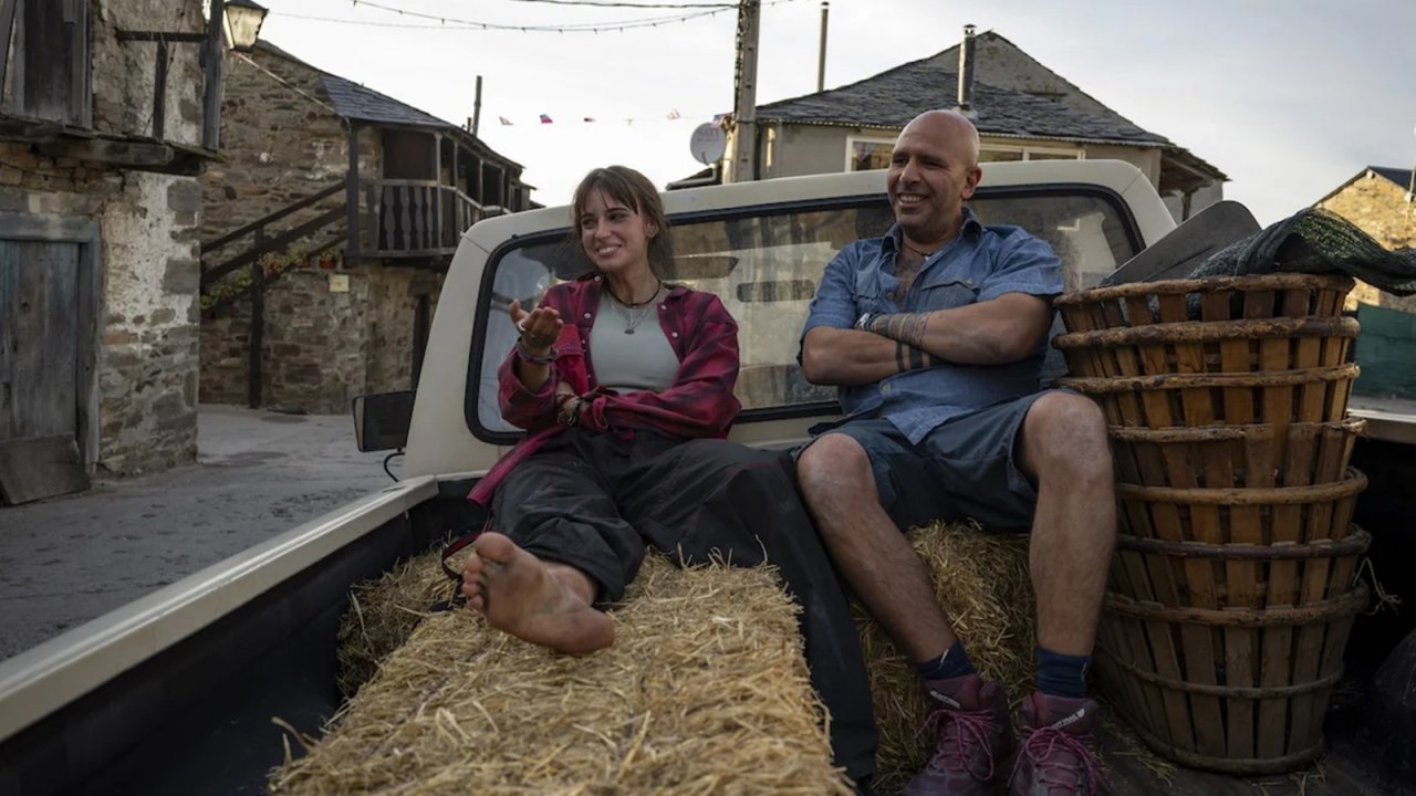 Buen Camino: all'estero Netflix promuove il film di Checco Zalone con una pubblicità esilarante