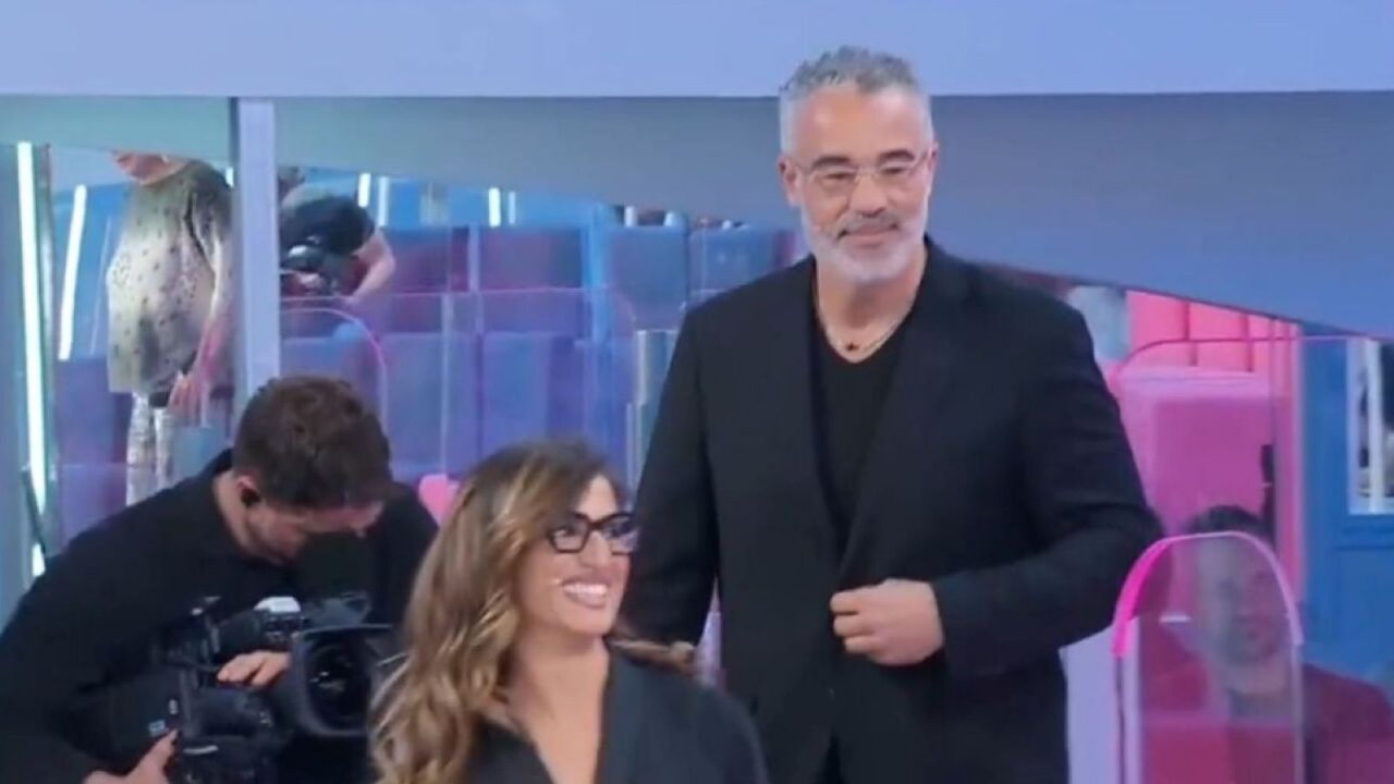 Uomini e Donne: Elisabetta e Sebastiano convivono, scoppia la bufera in studio