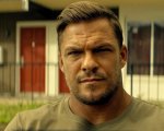 Alan Ritchson, prima di Reacher in arrivo un nuovo film dove appare irriconoscibile