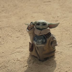 Star Wars: The Mandalorian and Grogu - Grogu 'saluta' fieramente
