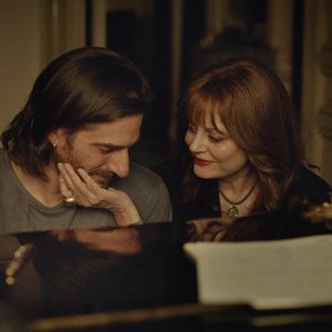 The Echo Chamber: Luca Marinelli e Susan Sarandon in una scena