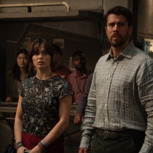 For All Mankind 5: Ruby Cruz con Toby Kebbell in una scena della serie Apple