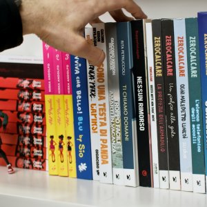 Generazione Fumetto: un'immagine dei volumi su uno scaffale