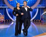 Gialappashow su TV8 Paola Iezzi co-conduttrice, ospiti e parodie di stasera 11 maggio