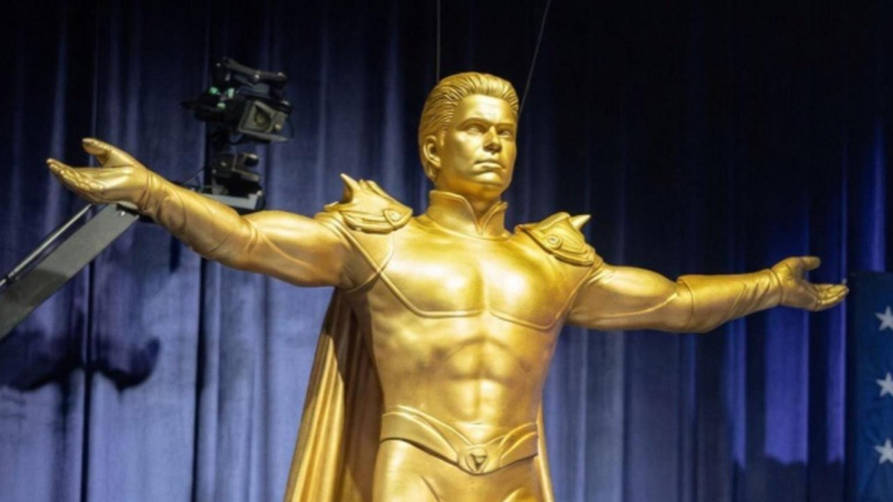 The Boys lo ha fatto di nuovo: la serie aveva già "previsto" la statua d’oro di Trump