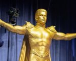 The Boys lo ha fatto di nuovo: la serie aveva già 'previsto' la statua d’oro di Trump