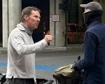 Benedict Cumberbatch litiga con un ciclista per le strade di Londra: il video è virale