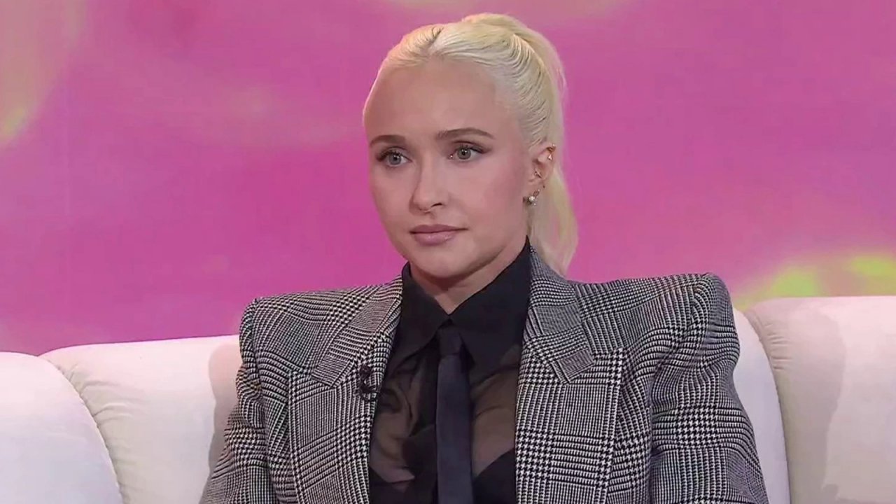 Hayden Panettiere: "A 18 anni mi hanno messa a letto con un uomo famoso nudo e più anziano di me"