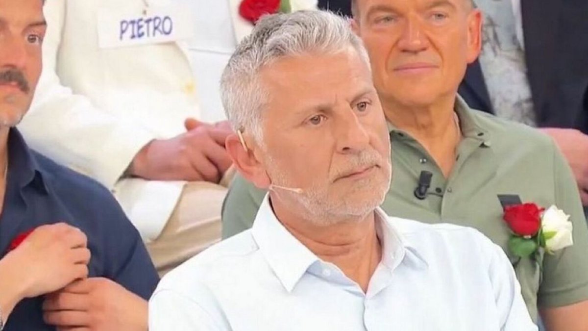uomini e donne anticipazioni cinzia lascia lo studio marco la rincorre piangendo da Movieplayer.it uomini e donne anticipazioni cinzia lascia lo studio marco la rincorre piangendo