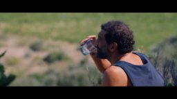 La festa è finita - Clip esclusiva 'Un regalo per sua figlia'