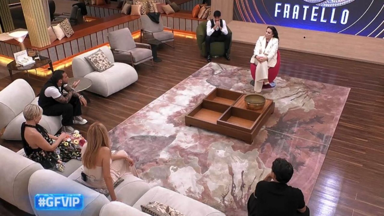 Allarme pidocchi al GF Vip, Casa nel caos: scatta la disinfestazione
