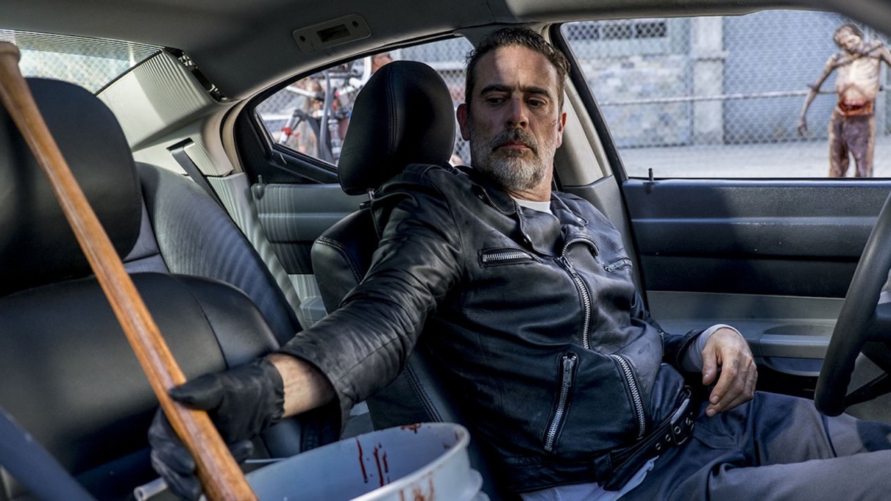 The Walking Dead: Dead City 3, Negan e la sua Lucille nella prima immagine