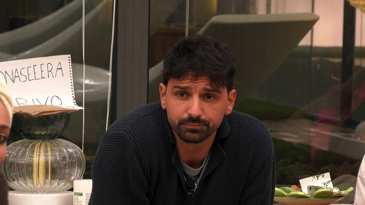 GF Vip: Lucia finalista, Antonella sospetta di Renato e Raimondo sbotta