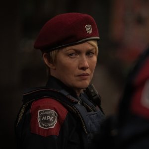 Mireille Enos in una scena della stagione 5 di For All Mankind