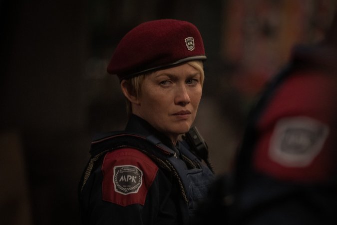 For All Mankind 5, Mireille Enos: 'Un viaggio assurdo, tra tute spaziali e attacchi di panico'