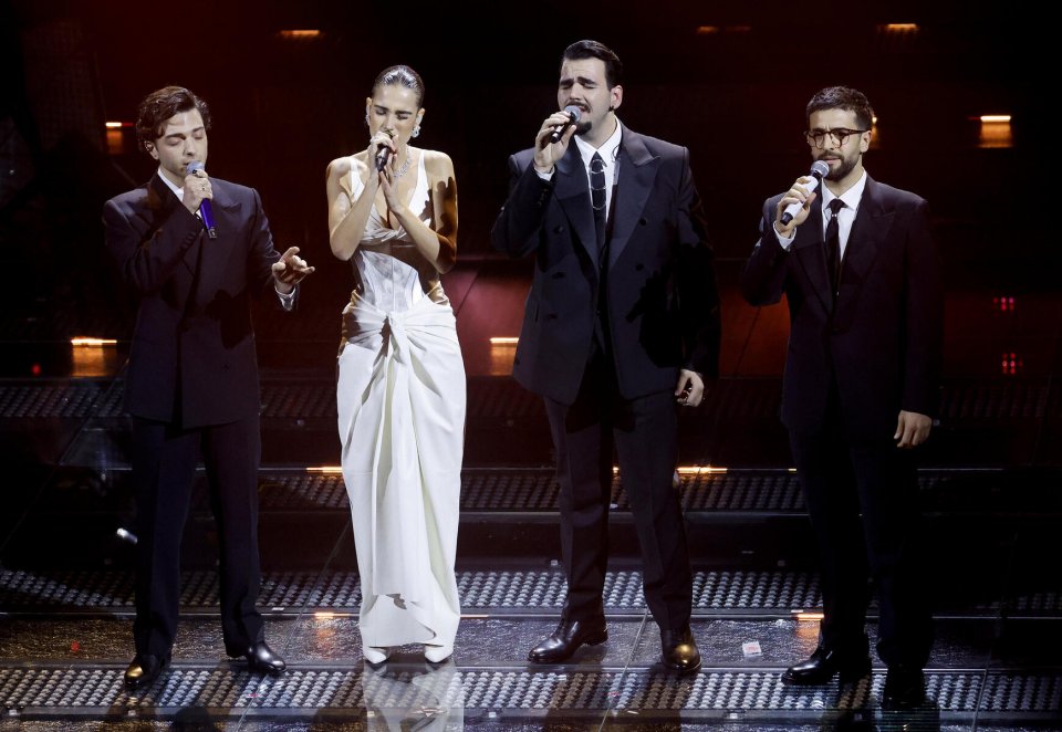 Sanremo 2025 Look Quarta Serata Amicarcs 20250215084528505 741Df92C55Dd927F4E5E101C1Eea83F8