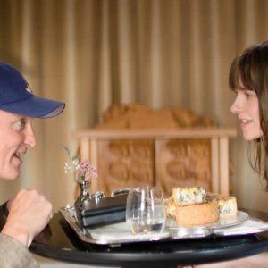Full Phil: Woody Harrelson e Kristen Stewart in una scena