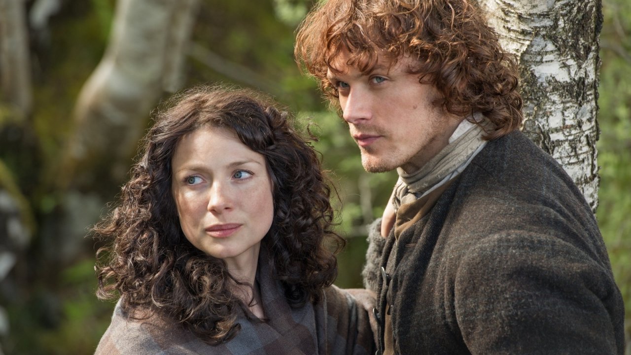 Outlander da stasera per la prima volta in chiaro in Italia: la serie cult debutta su Cielo