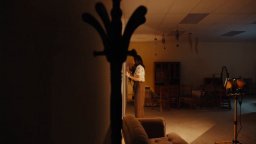 Backrooms - Final Trailer italiano dell'horror A24 con Chiwetel Ejiofor, Renate Reinsve e Mark Duplass