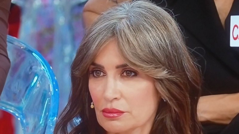 Uomini e Donne: Gianpaolo regala un girasole a Barbara, Gemma lo attacca
