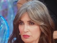 Uomini e Donne: Gianpaolo regala un girasole a Barbara, Gemma lo attacca