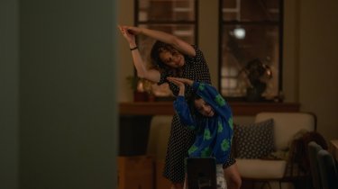 Maximum Pleasure Guaranteed Nola Wallace Tatiana Maslany Scena Serie Tv Apple Tv