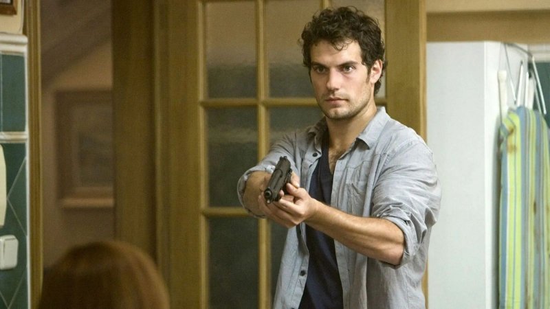 La fredda luce del giorno su Italia 1: trama, cast e durata del film con Henry Cavill