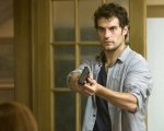 La fredda luce del giorno su Italia 1: trama, cast e durata del film con Henry Cavill