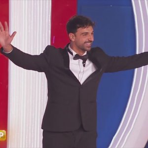 Raimondo Todaro fuori la Porta Rossa