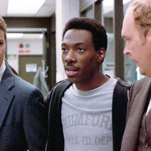 Beverly Hills Cop: Eddie Murphy insieme alle agenti che lo pedinano
