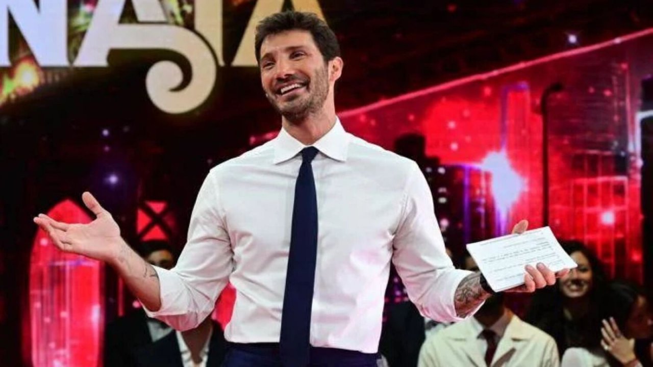 L'Isola dei Famosi, Stefano De Martino trema: dopo Belen arriva un'altra ex