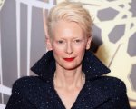 Tilda Swinton: 'Per sopravvivere all'IA il cinema deve proporre esperienze caotiche e avventurose'