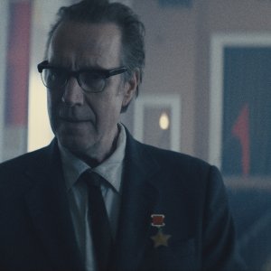 Rhys Ifans è il Chirf Designer in Star City, lo spin-off di For All Mankind