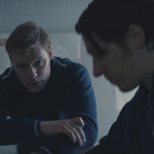 Star City: Solly McLeod e Adam Nagaitis in una scena dello spin-off di For All Mankind