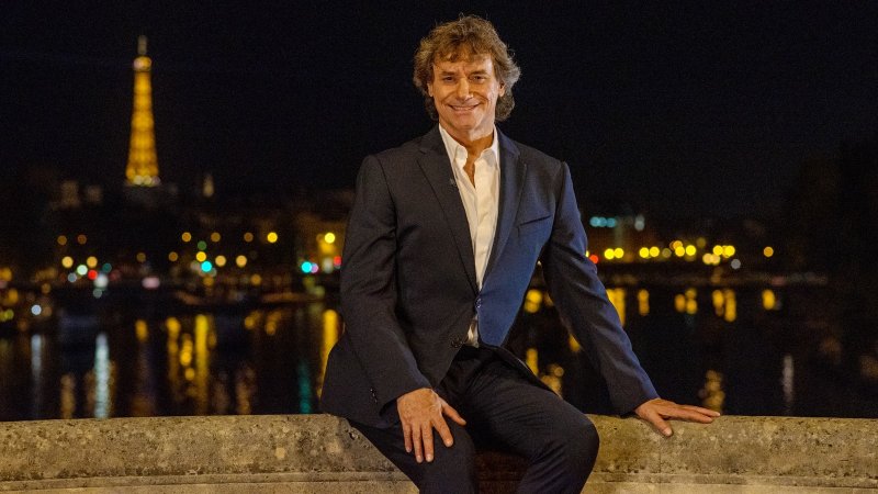 Alberto Angela stasera torna “a casa”: Ulisse porta su Rai 1 la sua Parigi