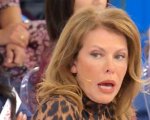 Uomini e Donne: Cinzia flirta con Mario Lenti e scatena la reazione di Gemma Galgani