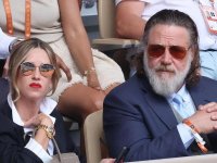 Russell Crowe strega il Roland Garros: in formissima e protagonista di un colpo 'fortunato'