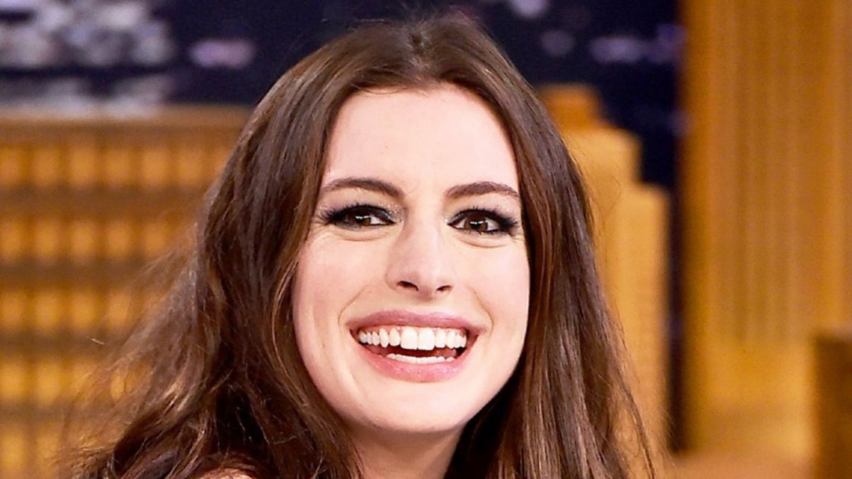anne hathaway la rivelazione shock sono stata cieca da un occhio per 10 anni da Movieplayer.it anne hathaway la rivelazione shock sono stata cieca da un occhio per 10 anni