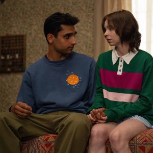 Emma Myers e Zain Iqbal in una scena di Come uccidono le brave ragazze 2