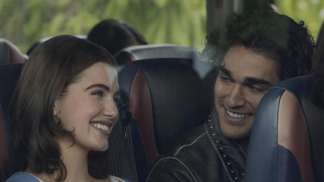 Josh Heuston e Hannah Wells in una scena di Off Campus