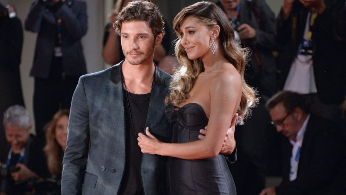 stefano de martino corre da bel233n saltano le registrazioni di affari tuoi da Movieplayer.it stefano de martino corre da bel233n saltano le registrazioni di affari tuoi