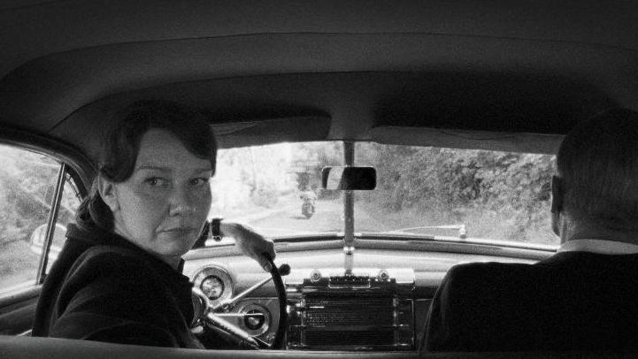 Fatherland, la recensione: Pawel Pawlikowski scava nelle ferite della memoria e dell'esilio